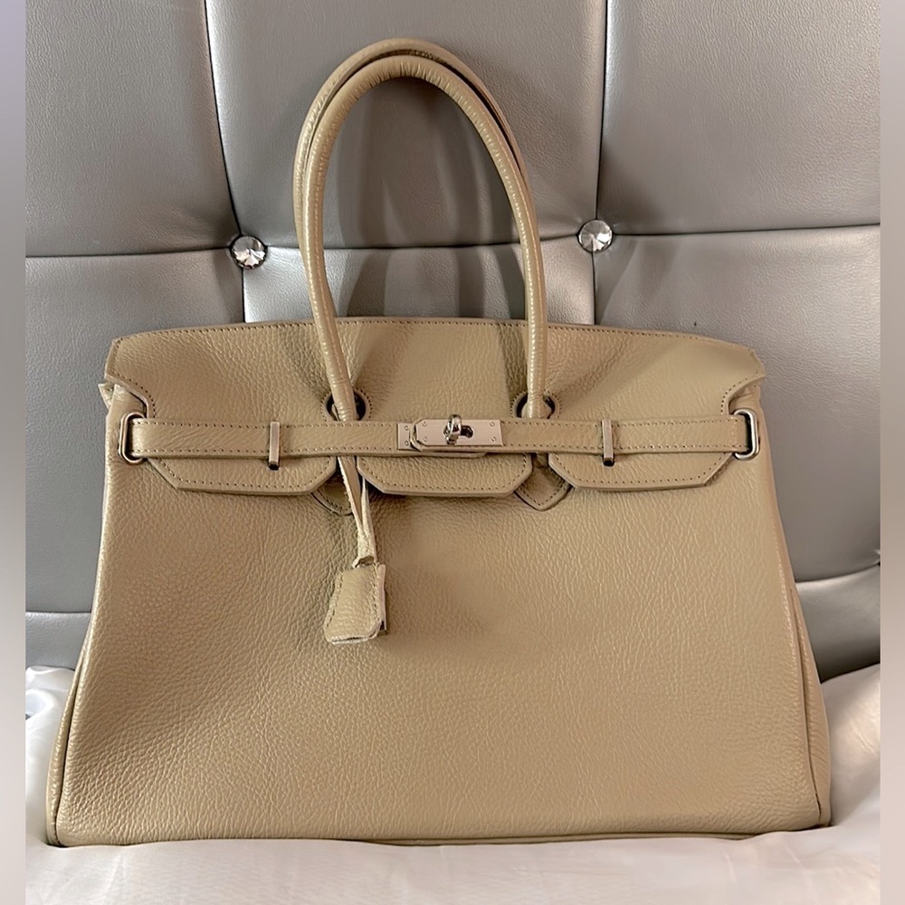 💖 Super cute Taupe Tote bag with lock 💖